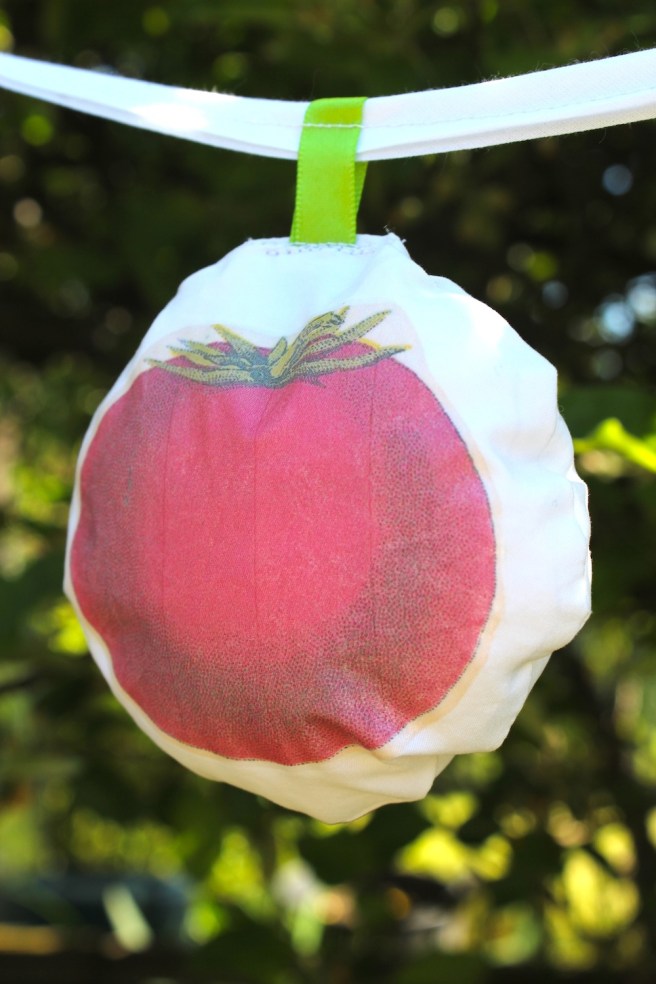 Stuffed tomato garland