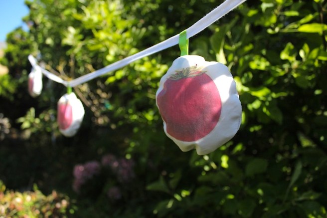 Stuffed tomato garland