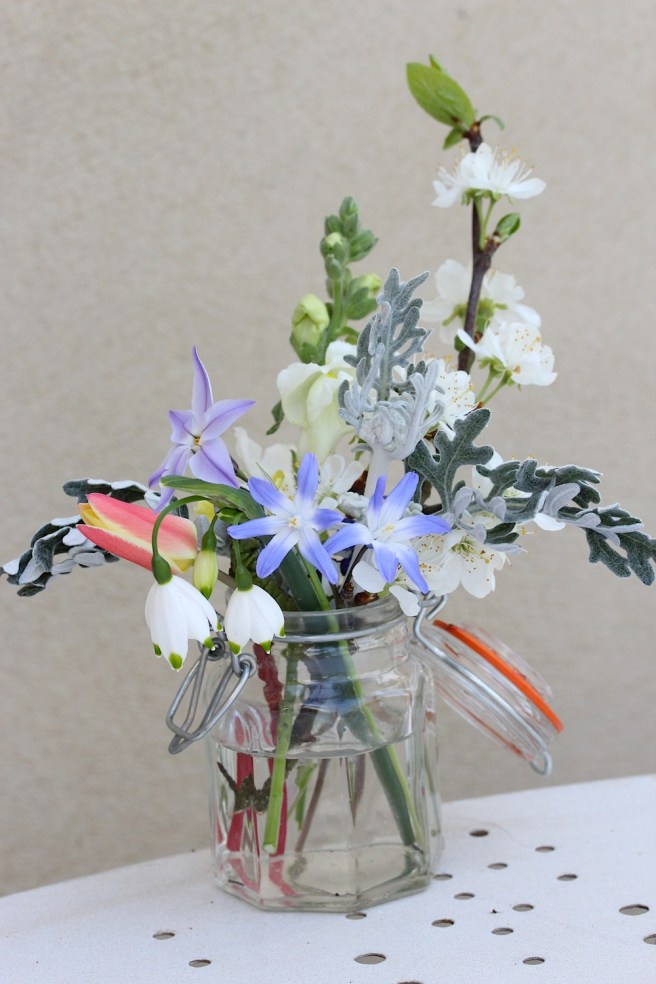 garden flower jar | Wolves in London