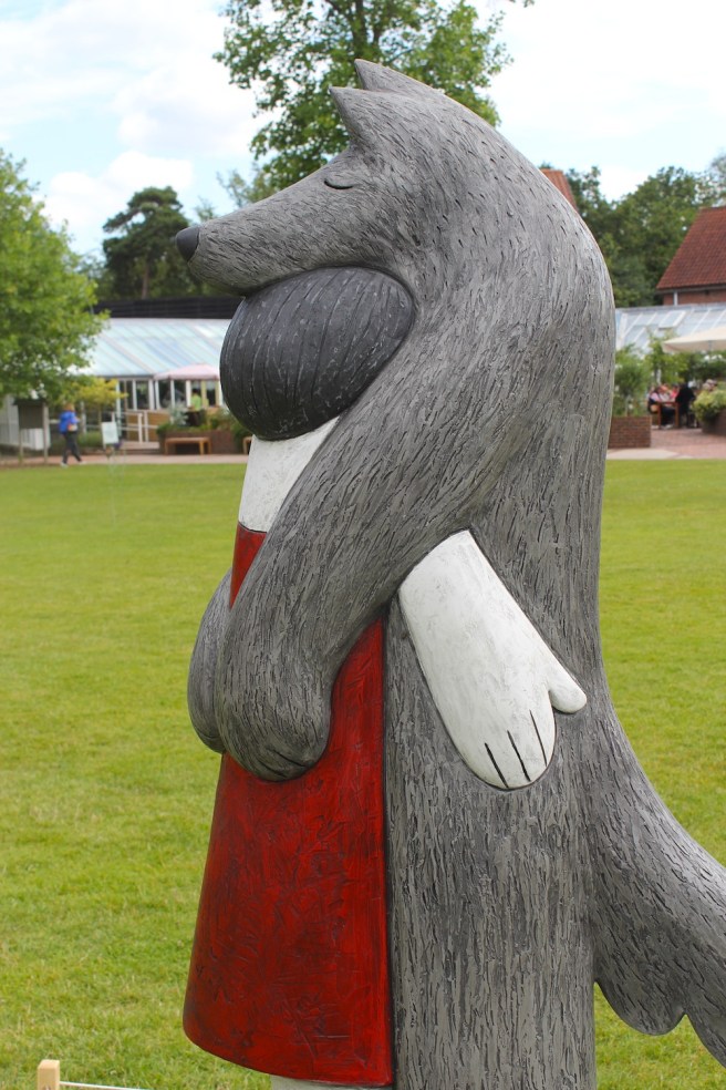 Wolf sculpture | Wolves in London