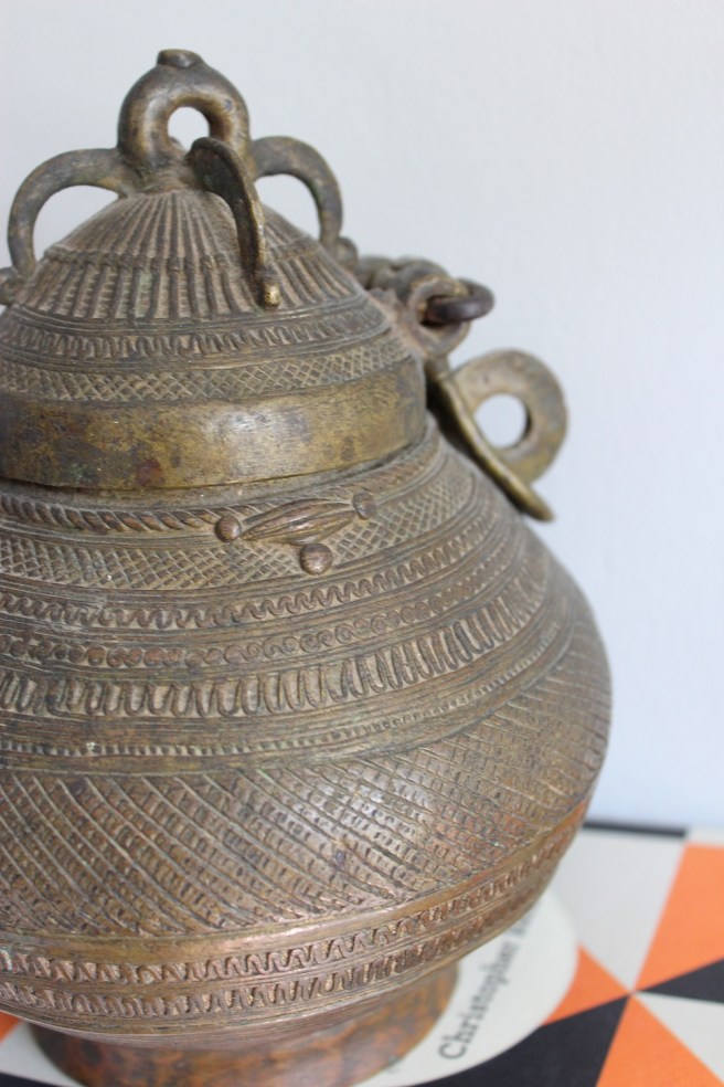 Urn | Wolves in London