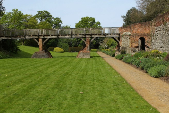 Eltham Palace | Wolves in London