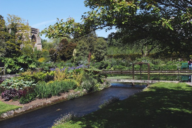 Bishops Palace and Gardens | Wolves in London