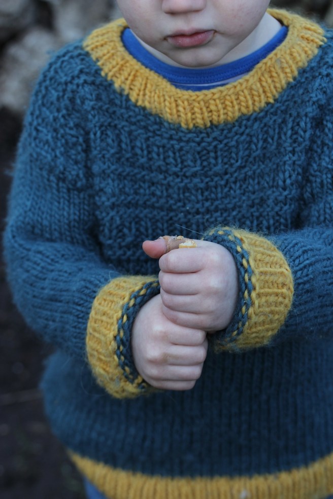 Handknit toddler jumper, free pattern